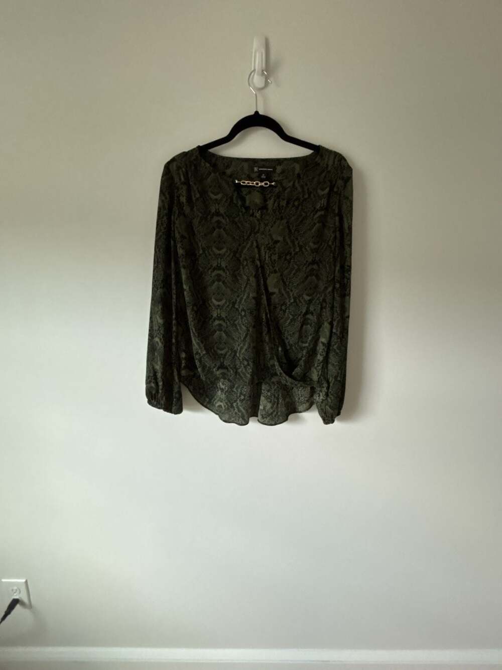 INC International Concepts Green Snake Print Long Sleeve V-Neck Blouse with Gold